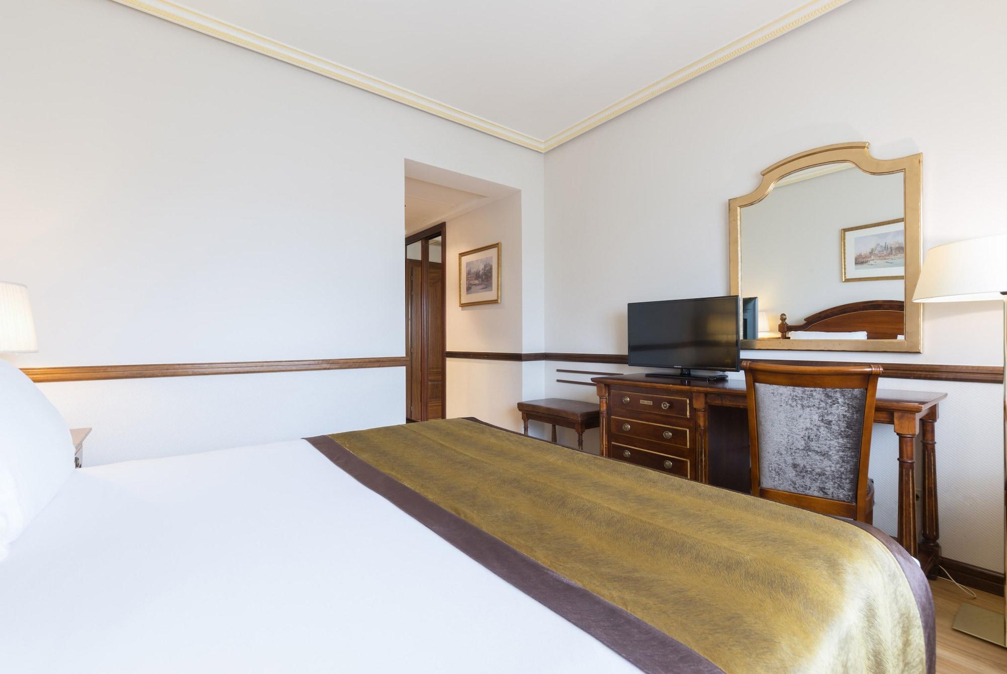 Hotel Exe Reina Isabel 4*
