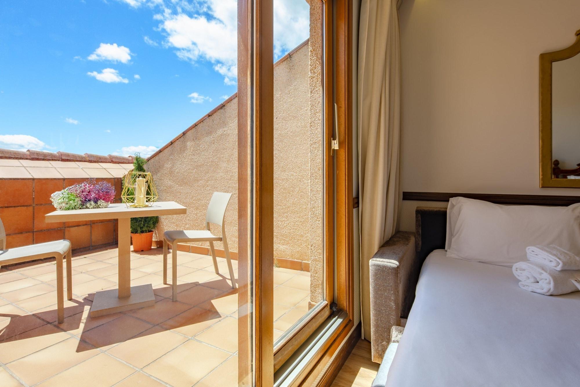 Exe Reina Isabel Hotel 4*