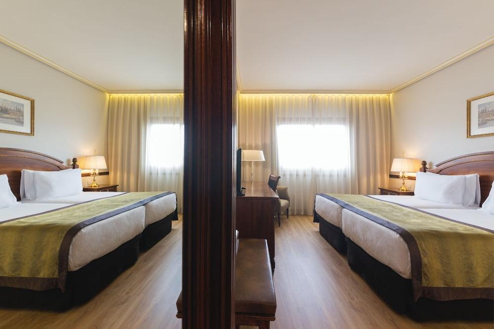 Hotel Exe Reina Isabel 4*