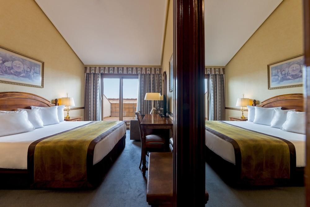 Hotel Exe Reina Isabel 4*