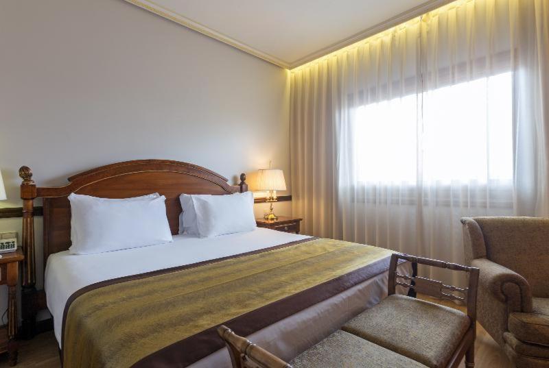 Exe Reina Isabel Hotel
