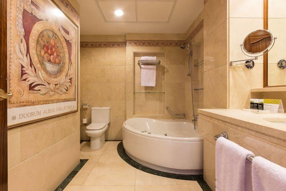 Hotel Exe Reina Isabel 4*